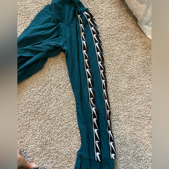 Teal Nike long sleeve tshirt with black and white Nike pattern down the sleeves - Picture 2 of 2